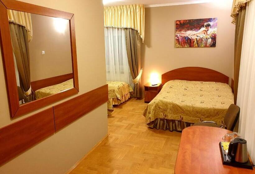 호텔 Pałac Pod Dębami