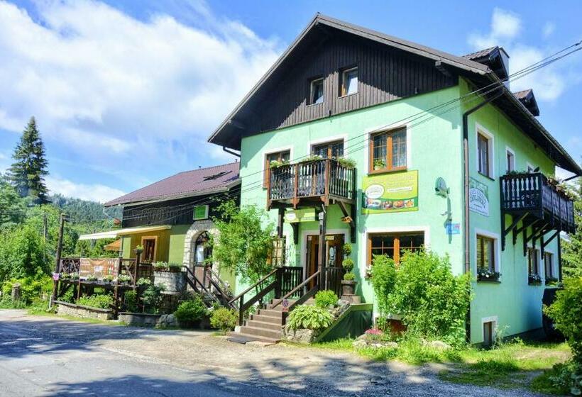 فندق صغير Zajazd Karłów Restauracja & Pokoje Gościnne