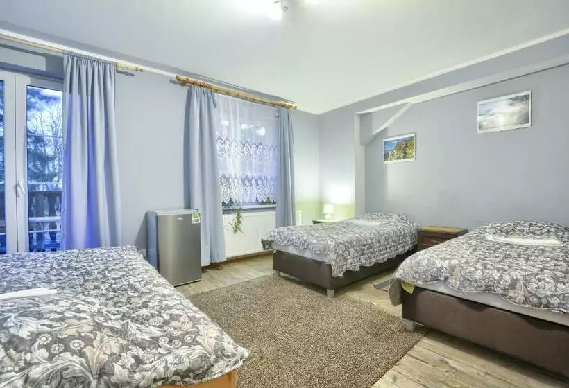 Retkeilymaja Zajazd Karłów Restauracja & Pokoje Gościnne