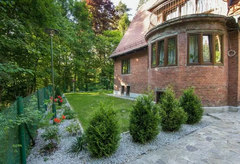 Aamiaismajoitus (B&B) Willa Alkor