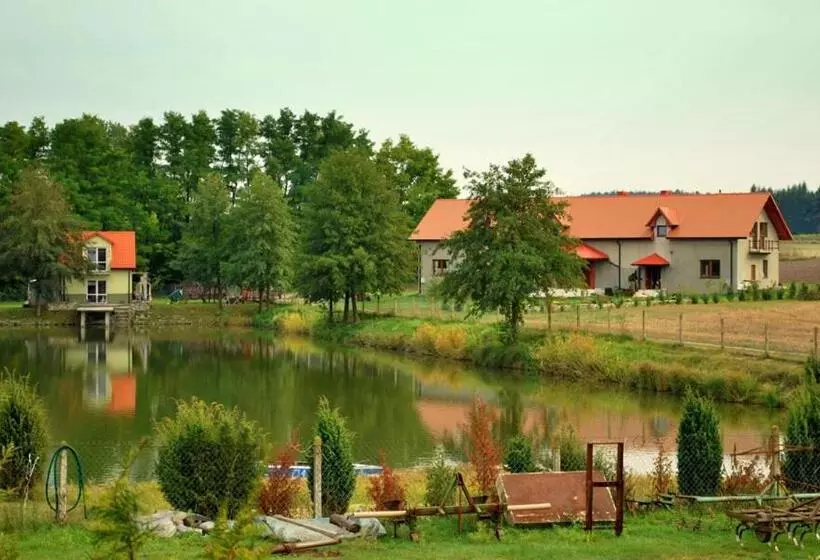 ホテル Agrowczasy Nad Stawem