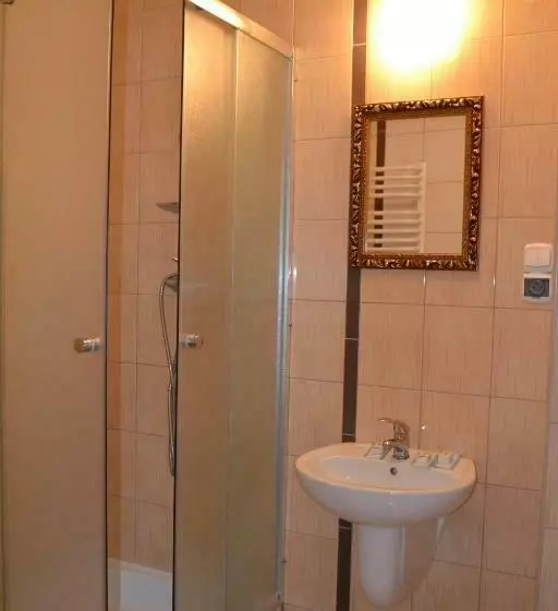 Hotelli I Restauracja Jaskolka