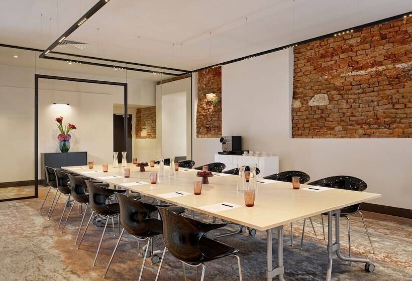 Hotelli Verte, Warsaw, Autograph Collection