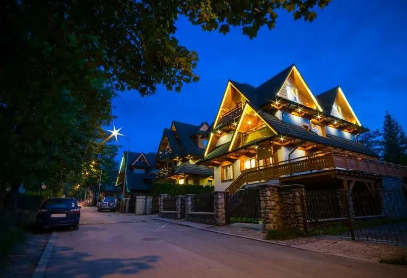 ペンション Willa Modrzejówka