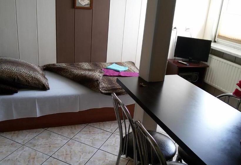 הוסטל Zajazd Malibu