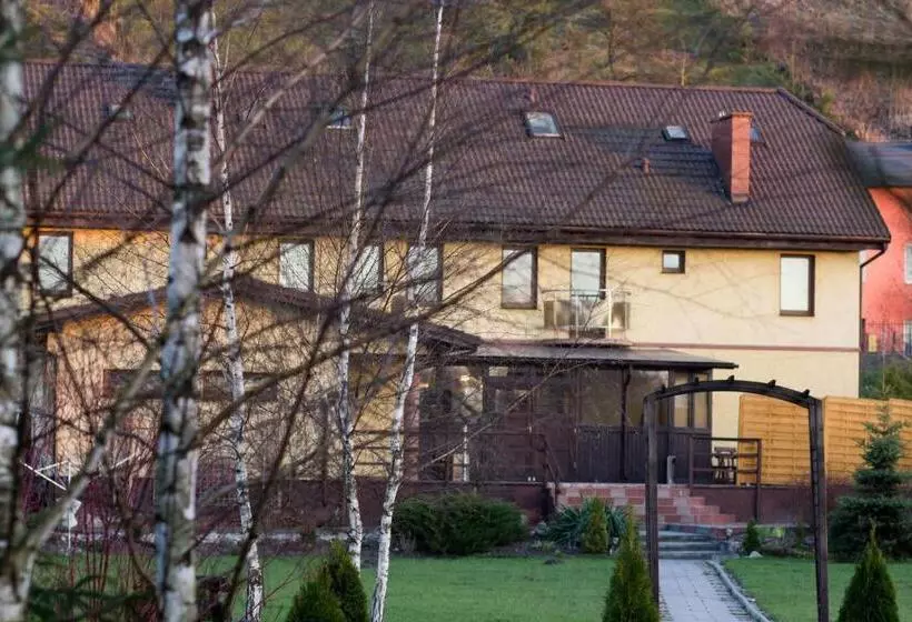 Aamiaismajoitus (B&B) Dom Gościnny Pod Górą