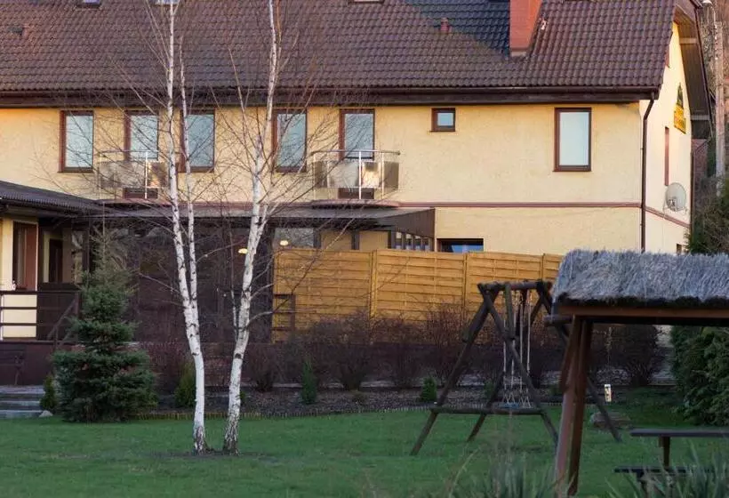 Aamiaismajoitus (B&B) Dom Gościnny Pod Górą