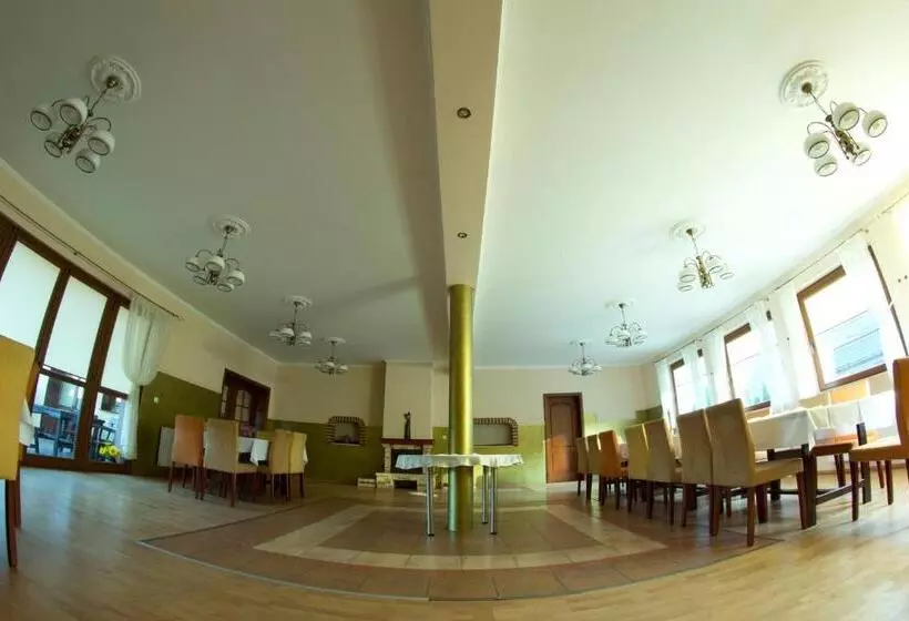 Aamiaismajoitus (B&B) Dom Gościnny Pod Górą