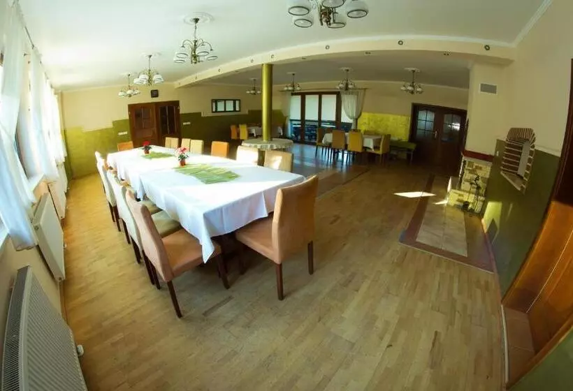 Aamiaismajoitus (B&B) Dom Gościnny Pod Górą