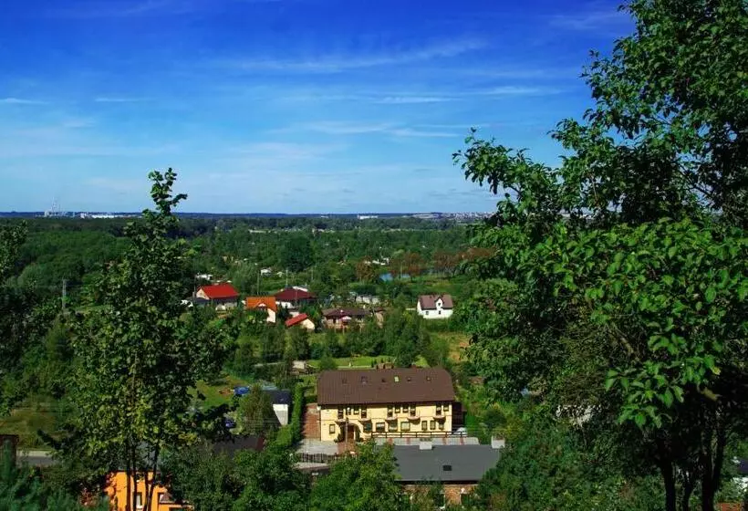 Aamiaismajoitus (B&B) Dom Gościnny Pod Górą