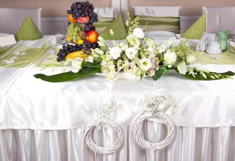 Aamiaismajoitus (B&B) Dom Gościnny Pod Górą