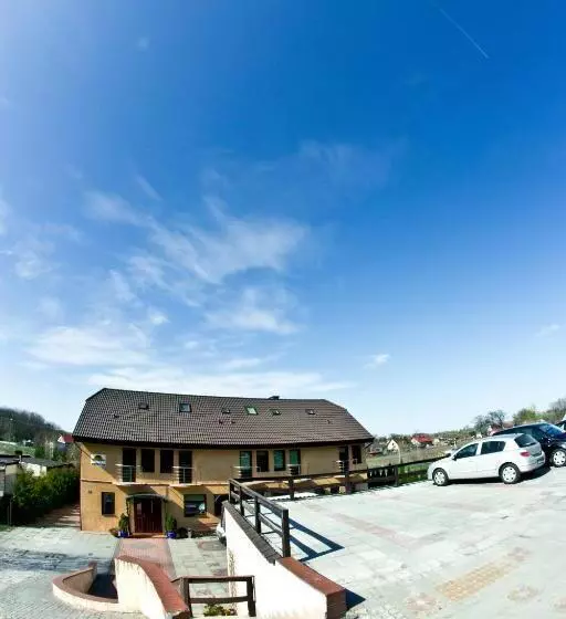 Aamiaismajoitus (B&B) Dom Gościnny Pod Górą