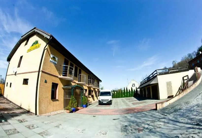 Aamiaismajoitus (B&B) Dom Gościnny Pod Górą