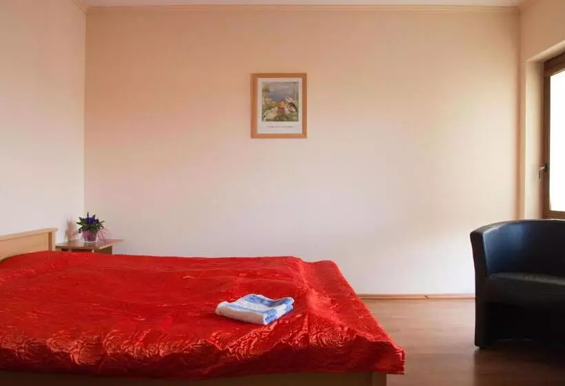 Aamiaismajoitus (B&B) Dom Gościnny Pod Górą