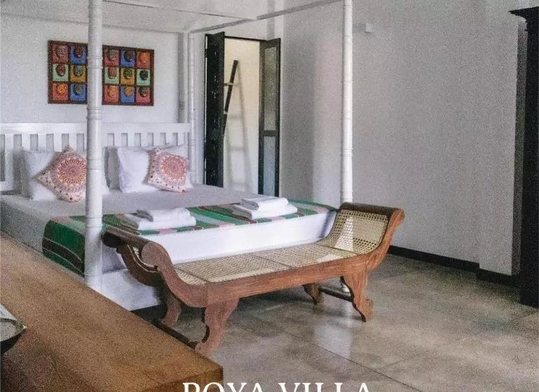 تختخواب و صبحانه Poya Villa Ahangama