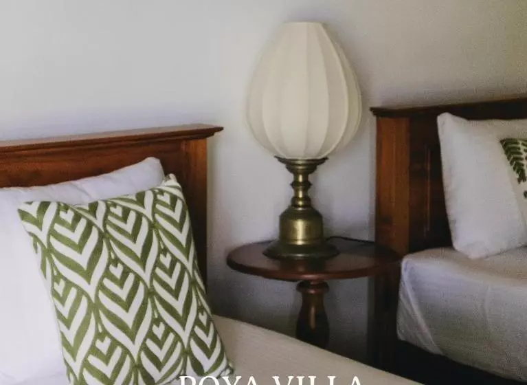 تختخواب و صبحانه Poya Villa Ahangama