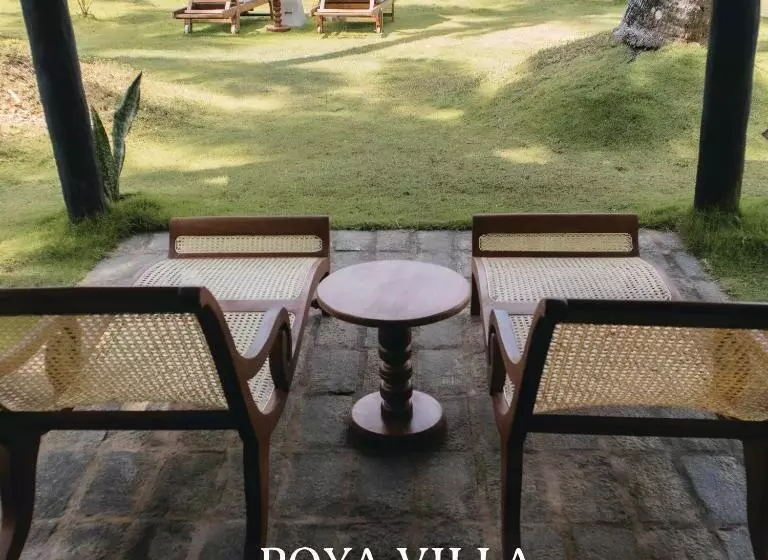 تختخواب و صبحانه Poya Villa Ahangama