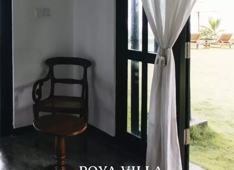 تختخواب و صبحانه Poya Villa Ahangama