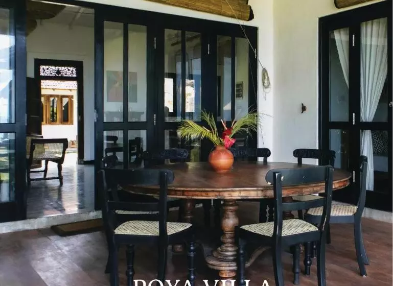 تختخواب و صبحانه Poya Villa Ahangama