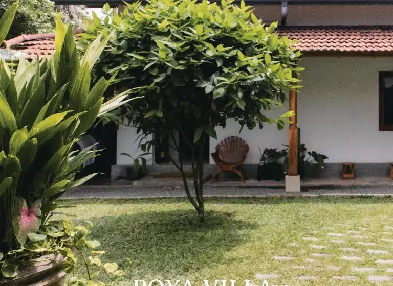 تختخواب و صبحانه Poya Villa Ahangama