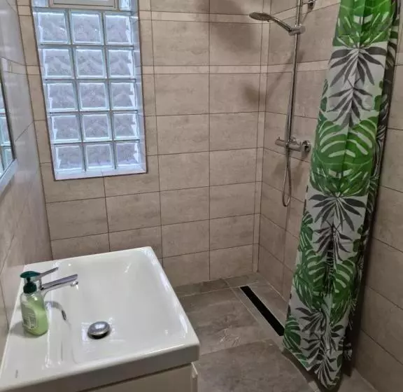 Majatalo Noclegi 24/h Leszczynek