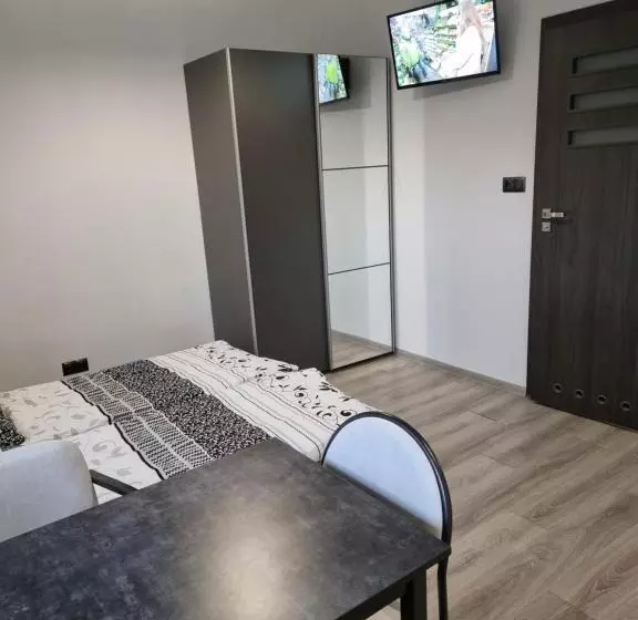 Majatalo Noclegi 24/h Leszczynek