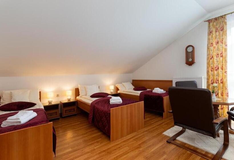 تختخواب و صبحانه Willa Jerrego