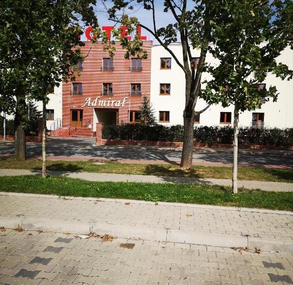 ホテル I Restauracja Admirał