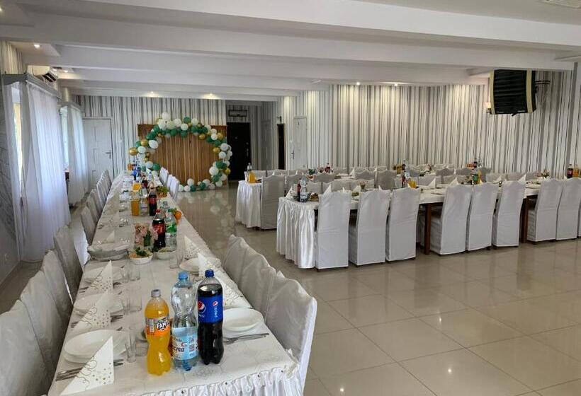 酒店 Noclegi Ciesiul