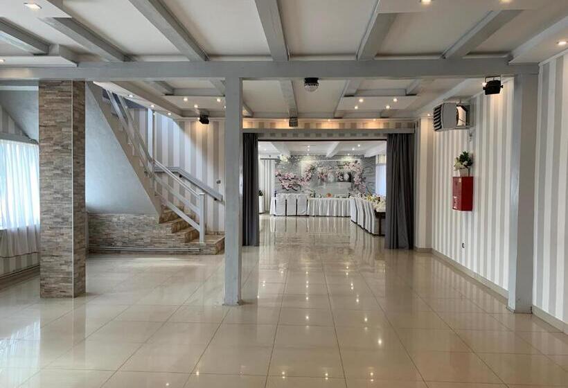 酒店 Noclegi Ciesiul