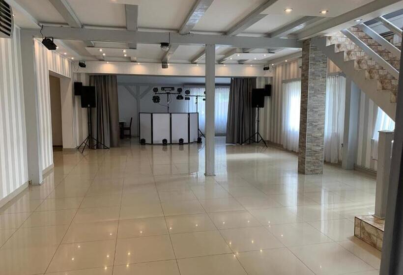 酒店 Noclegi Ciesiul