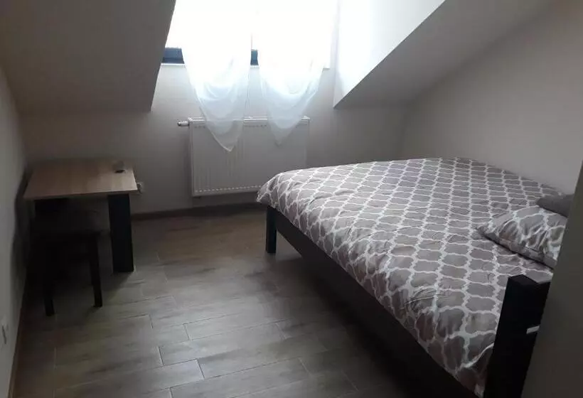 ホテル Tawerna Akropolis