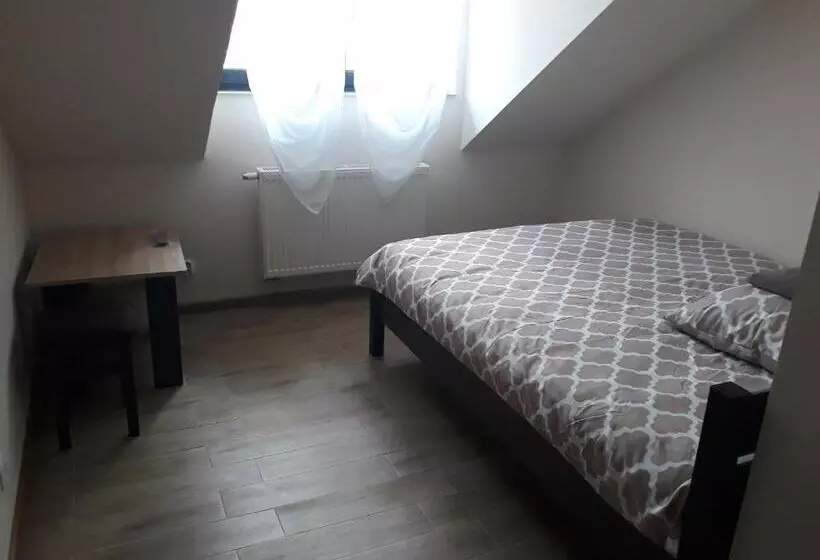 ホテル Tawerna Akropolis