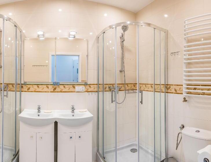 J&j Apartments łazienna 30 Pokoje Na Wynajem