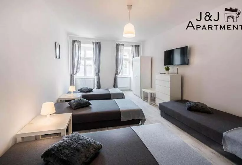 J&j Apartments łazienna 30 Pokoje Na Wynajem
