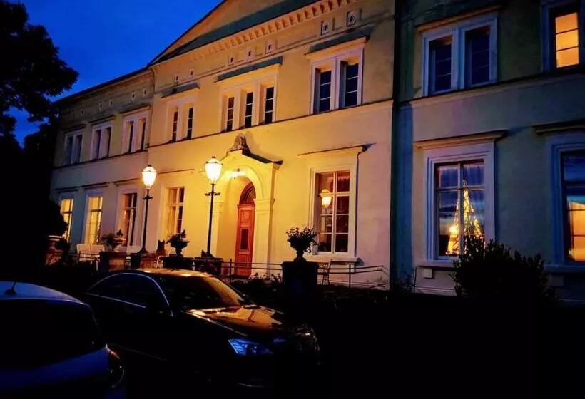 Lomakeskus Pałac Kwilecki  Agroturystyka Premium & Spa