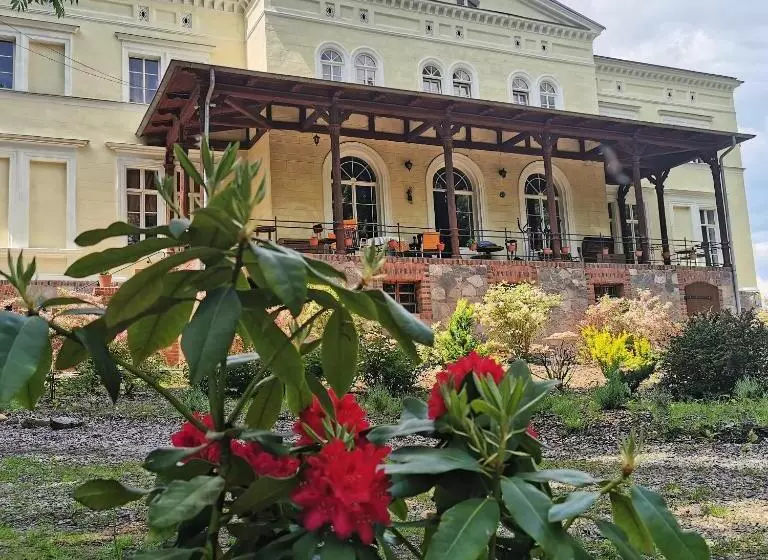 Lomakeskus Pałac Kwilecki  Agroturystyka Premium & Spa