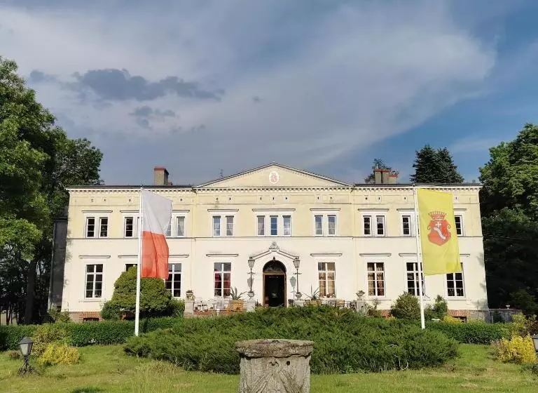 Lomakeskus Pałac Kwilecki  Agroturystyka Premium & Spa