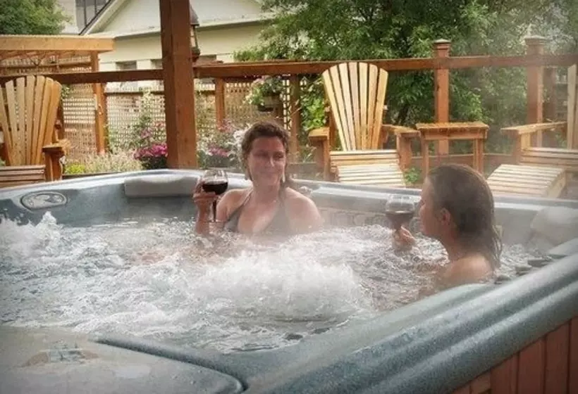 Alaska's Capital Inn Bed And Breakfast