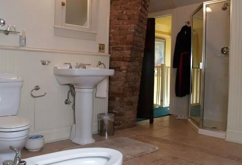 Alaska's Capital Inn Bed And Breakfast