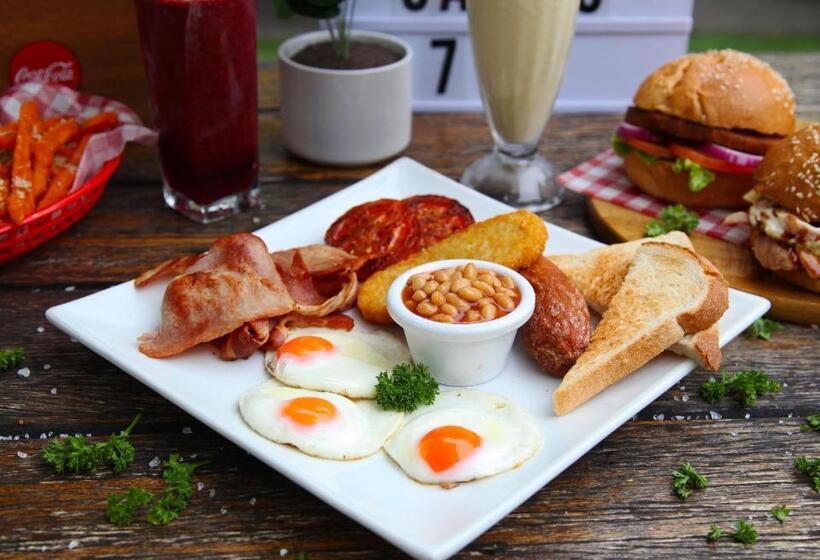 Backpackers In Paradise 18 35 Hostel