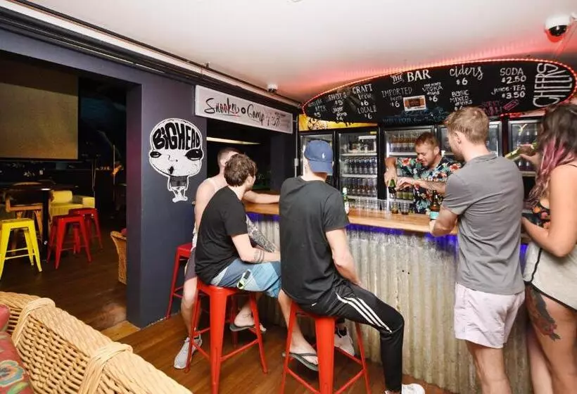 Backpackers In Paradise 18 35 Hostel