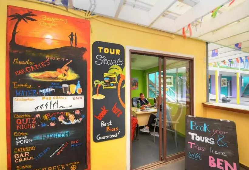 Backpackers In Paradise 18 35 Hostel