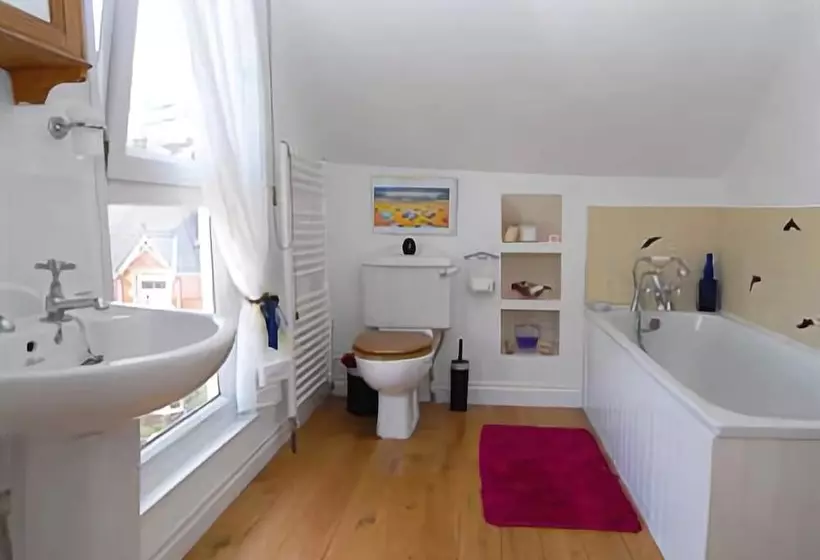 تختخواب و صبحانه Anchor House