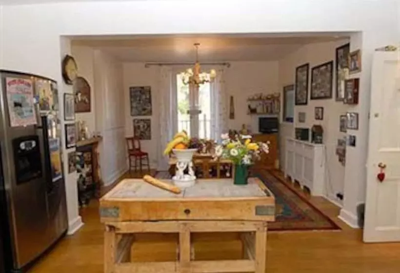 تختخواب و صبحانه Anchor House