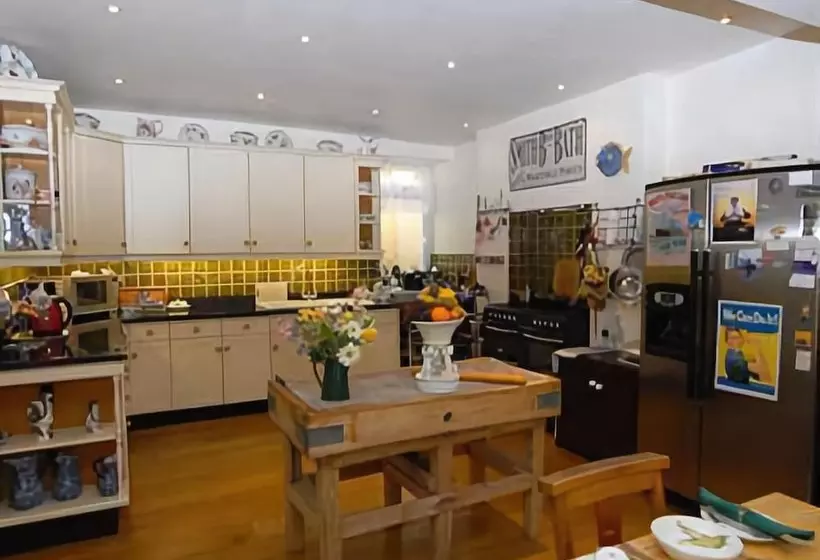 تختخواب و صبحانه Anchor House