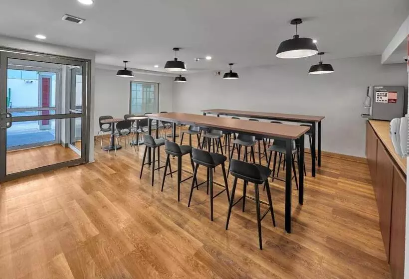 Extended Suites Monterrey Aeropuerto