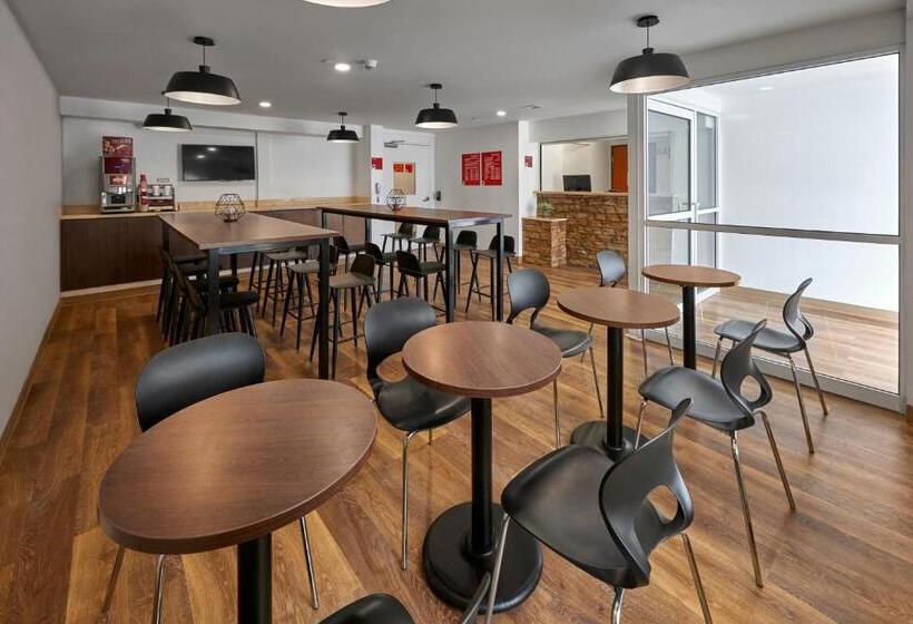 Extended Suites Monterrey Aeropuerto