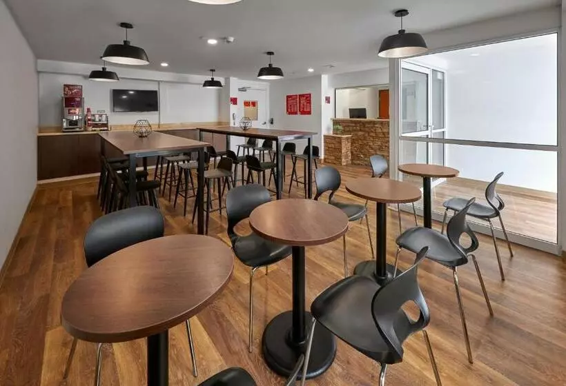 Extended Suites Monterrey Aeropuerto