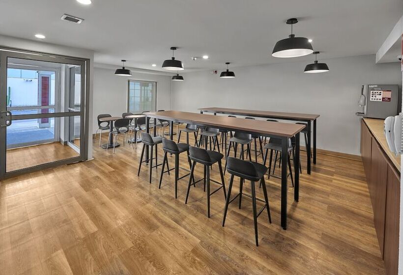 Extended Suites Monterrey Aeropuerto